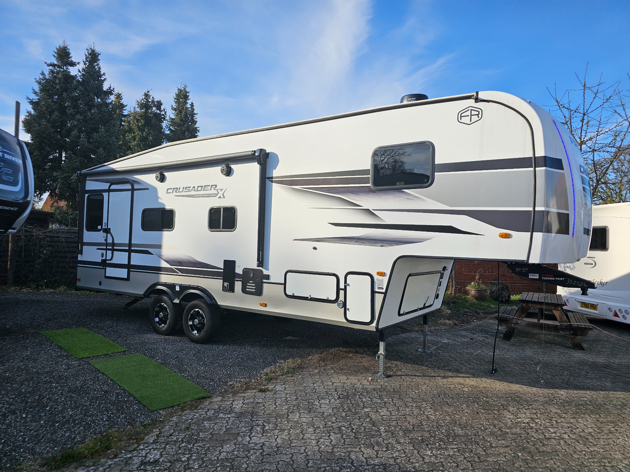 Crusader 250 X RLX