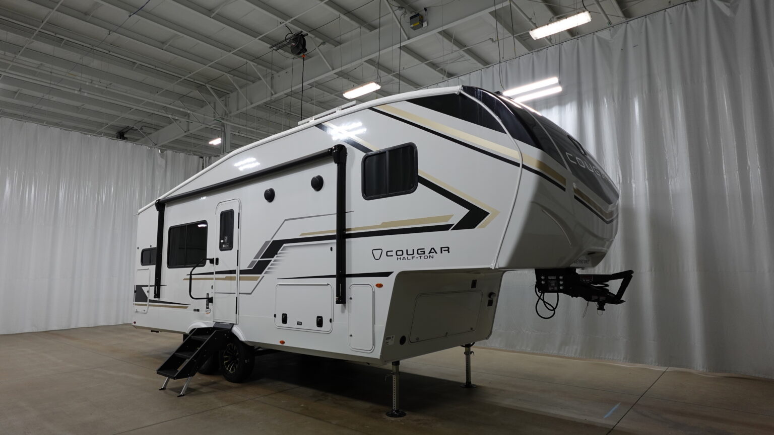 Cougar Half Ton 23MLE